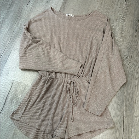 Honey Punch Tops - Honey Punch Long Sleeve Tee - Taupe